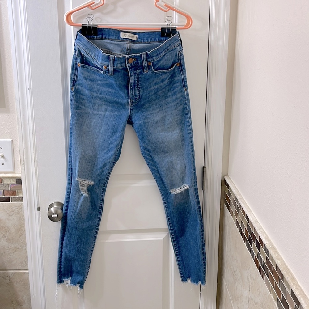 Madewell 9” Midrise Skinny distressed & cropped jeans. EUC. Size 28